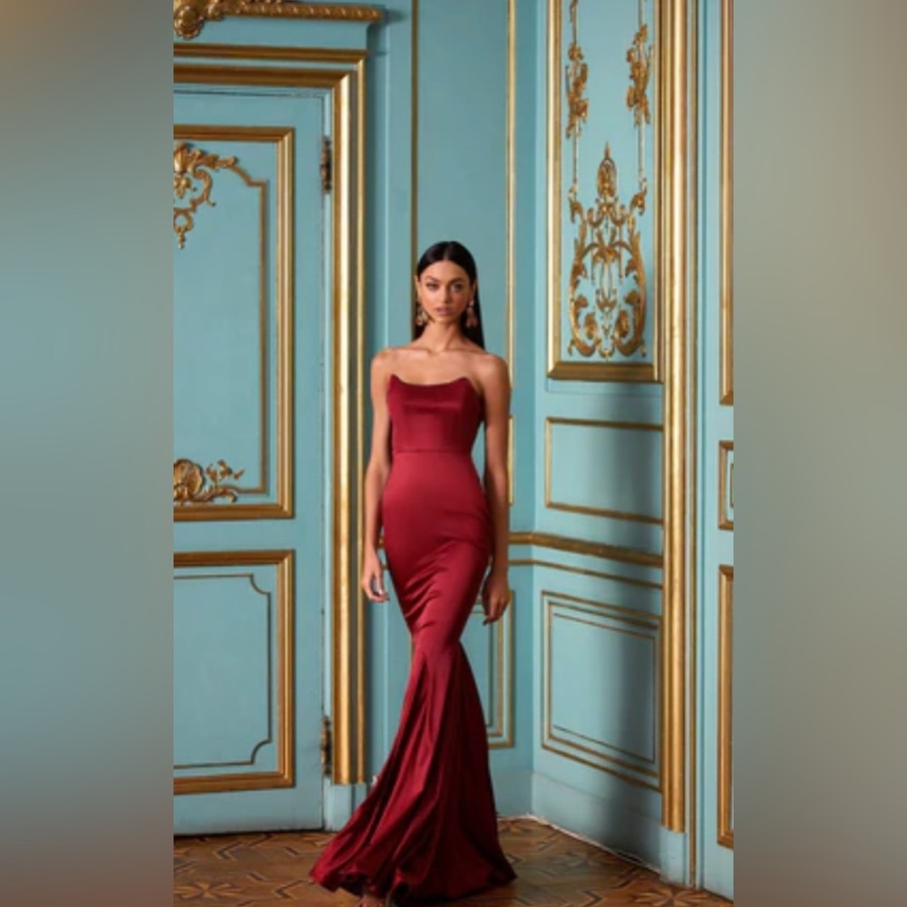 Beautiful never worn gown!